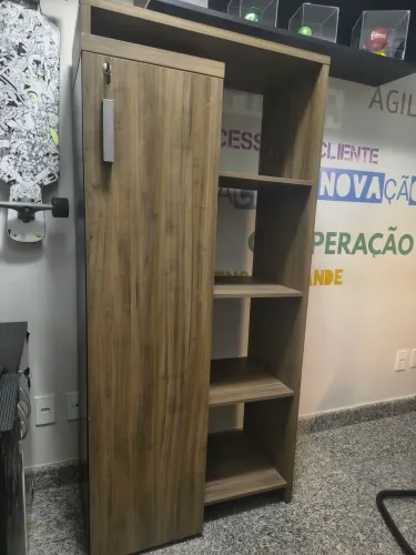 Armário alto para escritório 