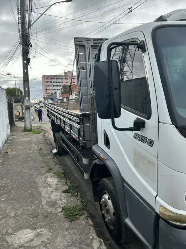 Caminhão acelo 915