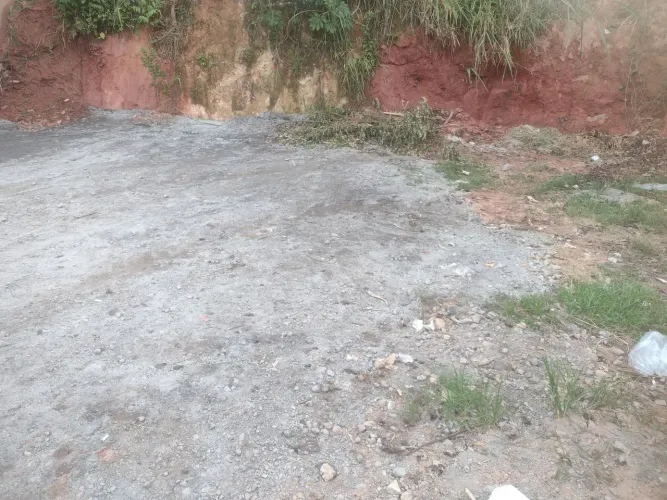 Vendo terreno bairro Chalé Pinheiral Rj(aceito ofertas sensatas)