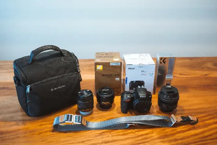 Nikon D3500 (10mil cliques)+ 35mm+85mm