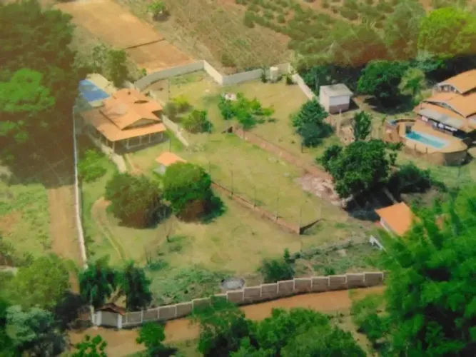 ? Chácara à Venda em Fartura/SP - 4.000m² com Piscina! ?