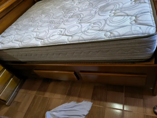 Cama madeira maciça 