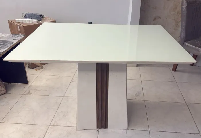 Mesa mdf 4 lugares tampo de vidro