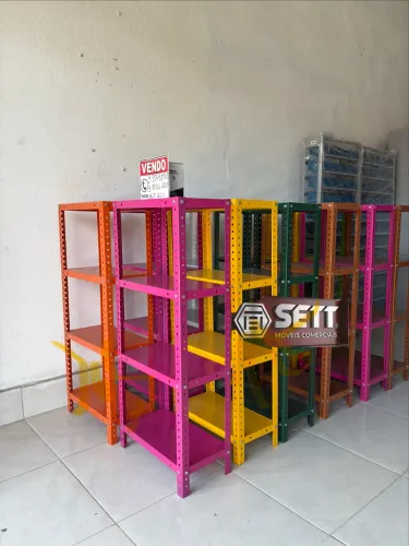 Prateleiras Mini Coloridas