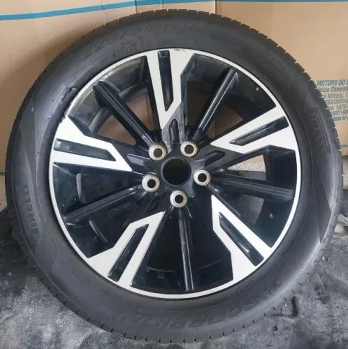 2 Rodas Uma Com pneu E a Outra sem pneu Mitsubishi Eclipse Cross 2023 Aro 18