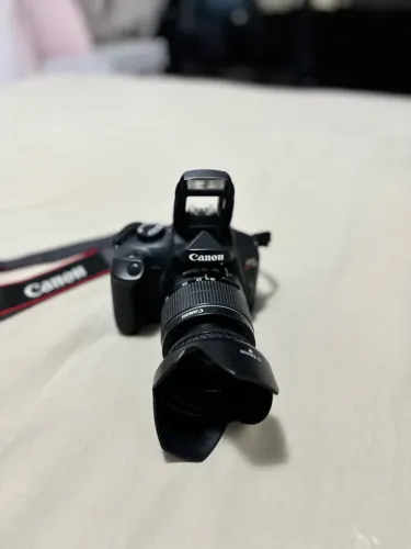 Canon EOS Rebel T100 com lente