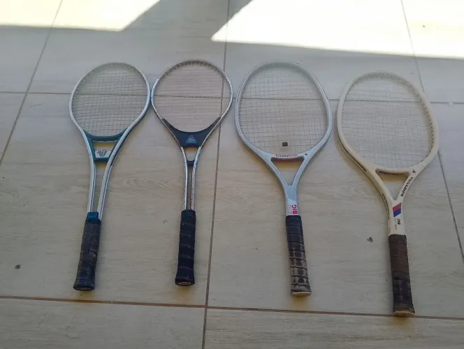 4 raquete de tênis ?