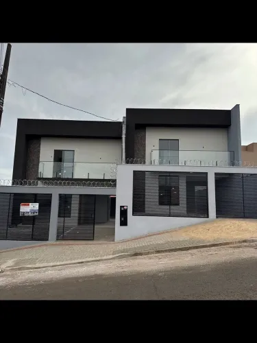 Casa para venda tem 129 metros quadrados com 3 quartos em Coliseu - Londrina - Paraná