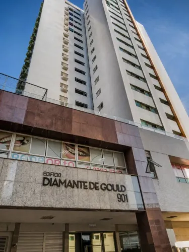 Apartamento para alugar na Zona 01 em Maringá com 79 m², 3 quartos e localização privilegi