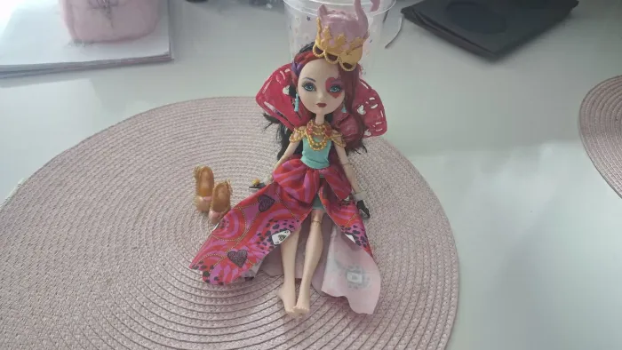 Lizzie of Hearts Way too Wonderland, boneca de Ever after high