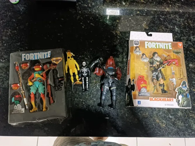 Lote action figures fortnite
