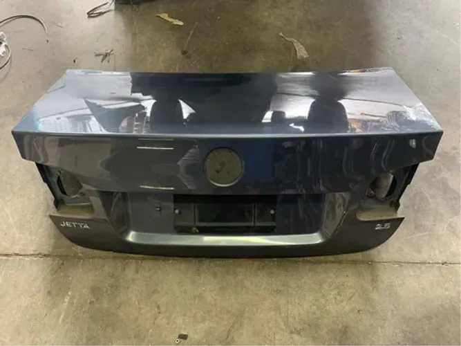 Tampa Traseira Vw Jetta 2005 / 2010