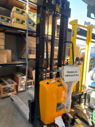 Empilhadeira semi elétrica 1500kg eleva 3,6 metros 