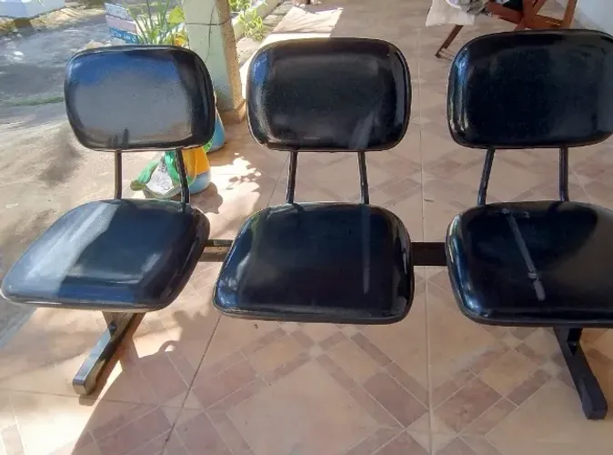 Cadeira de Espera para Barbeiro com 3 assentos. Aceita cartão ?