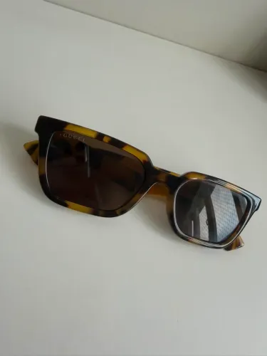 Óculos de sol Gucci tartarugado