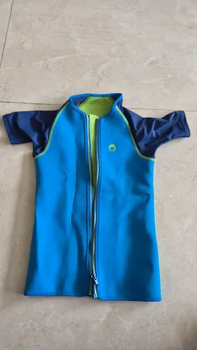 Roupa natação Tribord + a blusa com proteção  Uapaf 50+