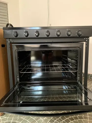 Vendo Esse fogão industrial com forno, é da Marca Realce