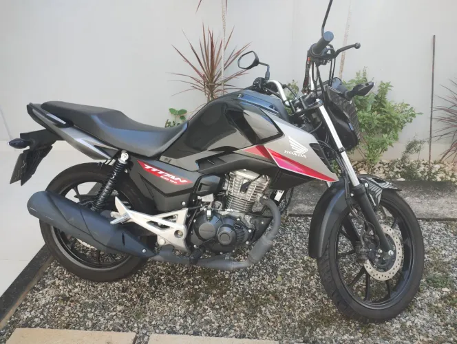 Vendo CG Titan 160, ano 25/25