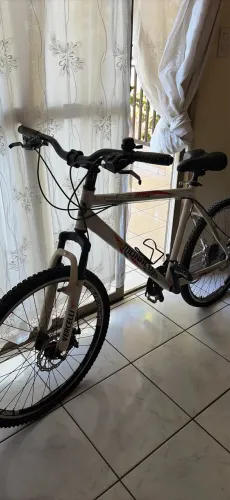 Bicicleta Monaco branca