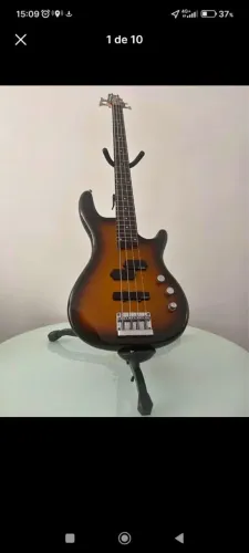 Baixo elétrico Condor 