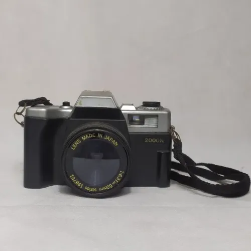 Câmera Yashica Modelo 2000n Antiga Item Decorativo