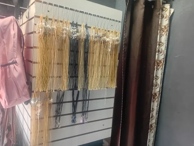 Vendo itens de loja. Carregadores , bolsas ,mochilas várias utilidades,