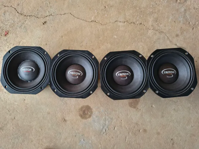 Alto-falante Triton 300 rms 8 polegadas