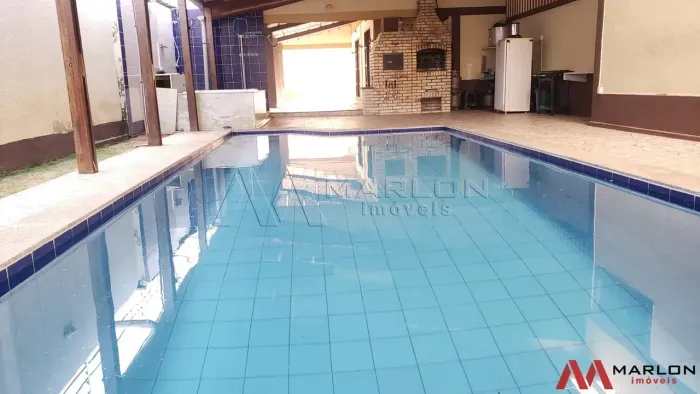 Casa em Capim Macio, 3 suítes, hidromassagem, área gourmet, lado da sombra, 400m².