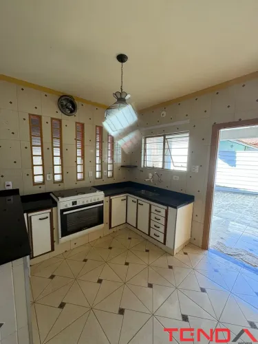 Imóvel para locação em Sorocaba-SP, bairro Cajuru do Sul: 3 quartos, 1 sala, 2 banheiros,
