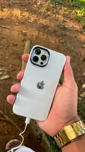 iPhone xs com fundo do 13 Pro