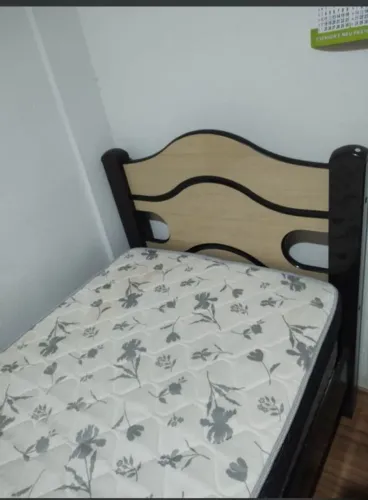 Cama de solteiro com 2 colchões 