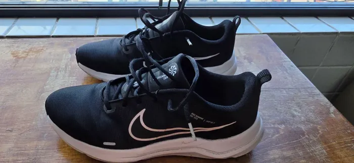 Tênis Nike Downshifter 12 masculino preto tam. 42 em ótimo estado.