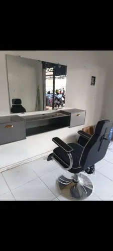 Poltrona de cabeleireiro mais frente .