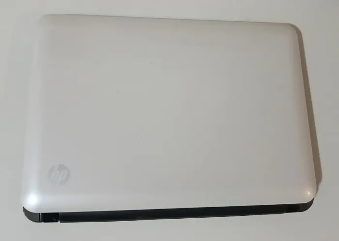 HP Mini 110 pra retirada de peças, a placa mãe + peças internas estão oxidadas