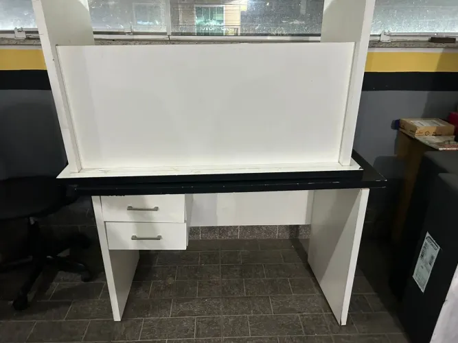 VENDO MESAS E CADEIRAS
