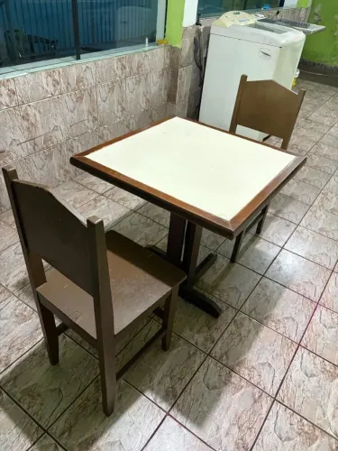 Mesa Madeira com 2 cadeiras