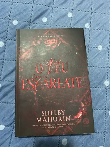 O Véu Escarlate Livro de Romance em perfeito estado seminovo