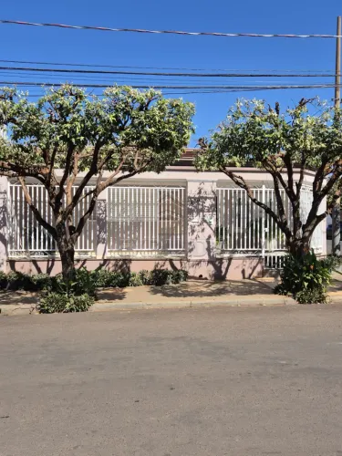 Casa em ótima localização e pronta para morar.