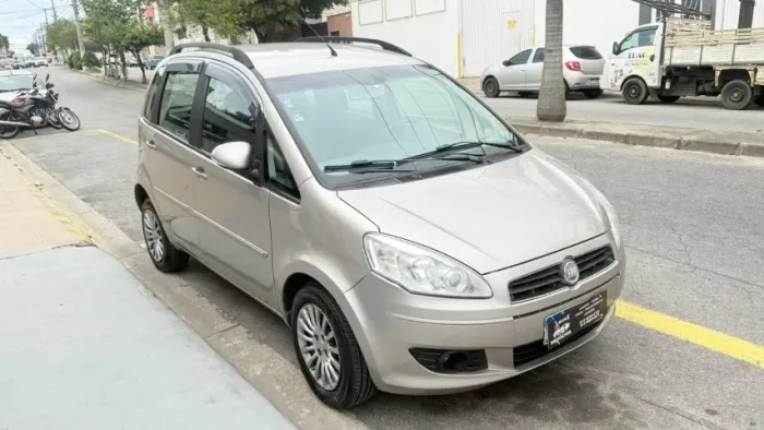 Fiat Idea Attractive 1.4 Fire Flex 8V 5P 2013
