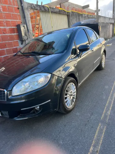 Fiat Linea Essence 1.8 Flex 16V 4P 2012