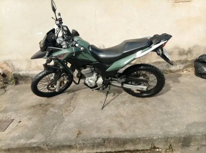 Vendo XRE 300 por 16.500 nada a fazer mas tenho pisca na caixa para na caixa proteção d