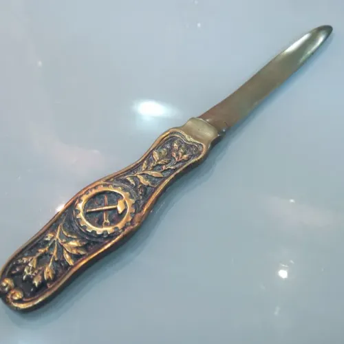 Lindo Antigo Abridor de Cartas em Bronze anos 60 Arte Nouveau Raro Lindo e Antigo .
