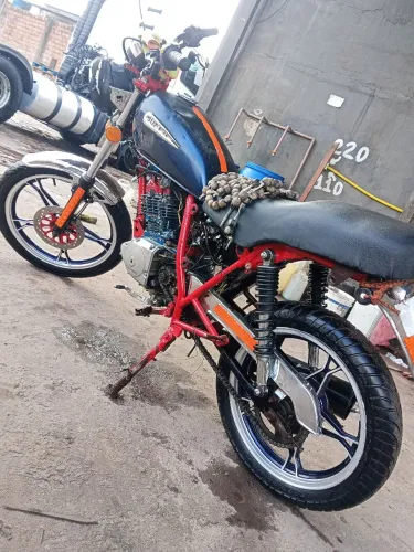 Moto Suzuki intruder