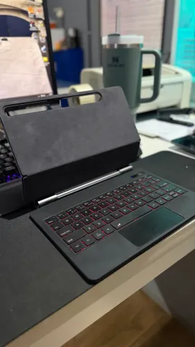 Capa magnético com teclado led 