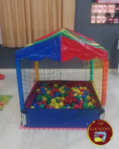 Casinha de bolinhas colorido. E divertido pura diversão 