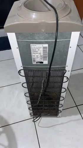 Vendo gela água