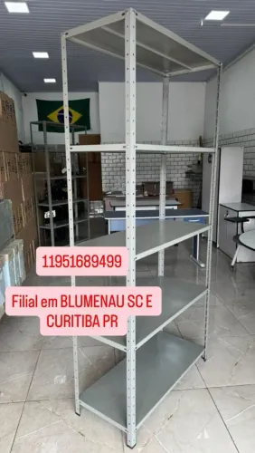 Prateleiras de aço para estoque 