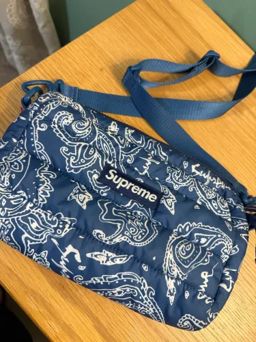 Supreme puffer bag 