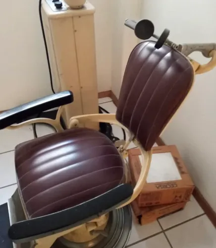 Cadeira antiga de dentista