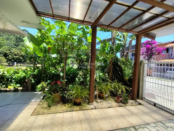 Casa Ampla com 5 Dormitórios e 6 Vagas na Vargem Grande - Excelente Oportunidade em Floria